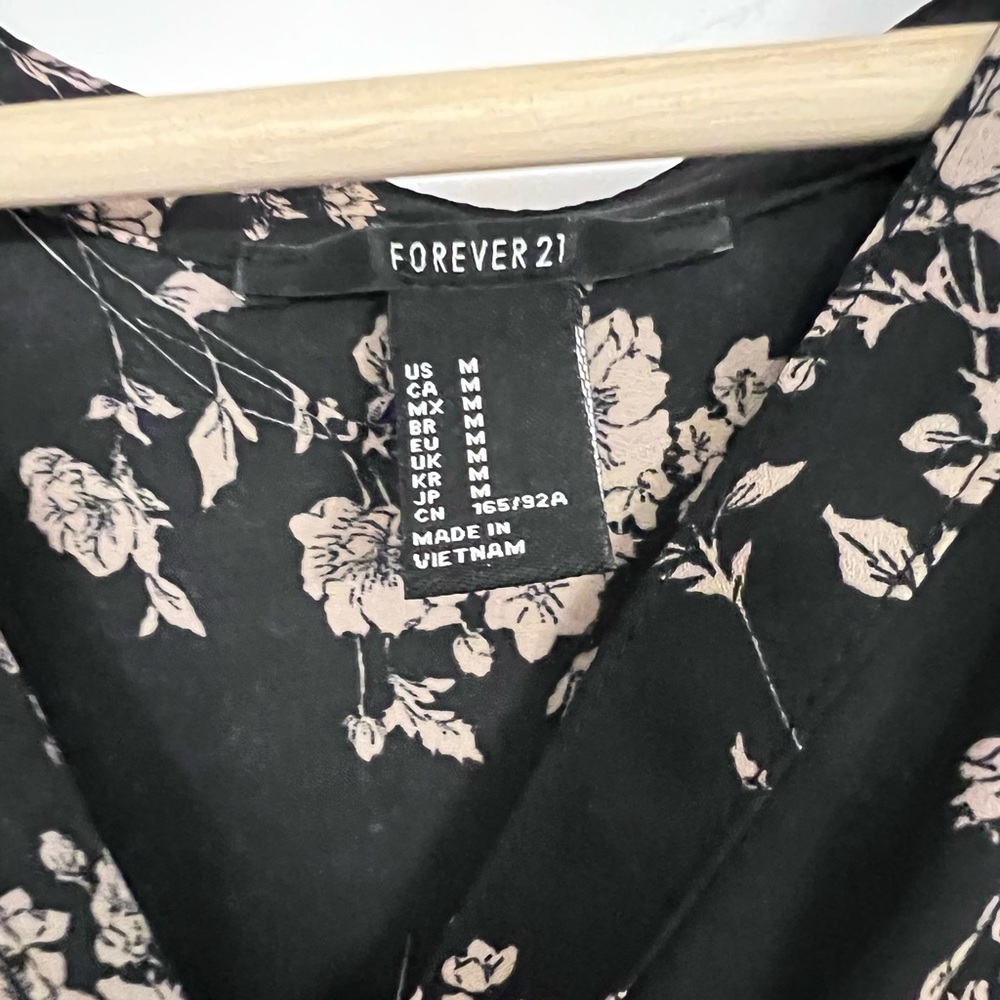 Forever 21 Pink Floral blouse - Picture 3 of 3